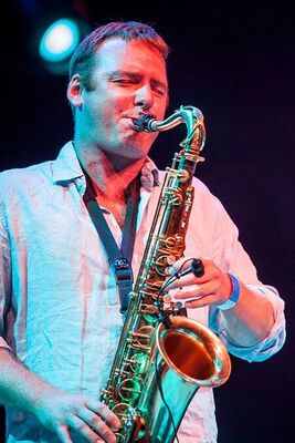 Le Tout Puissant Tropical Orchestra - David Mimey - Sax/Chant Le Tout Puissant Tropical Orchestra - Romuald Leroy - Sax/Chant